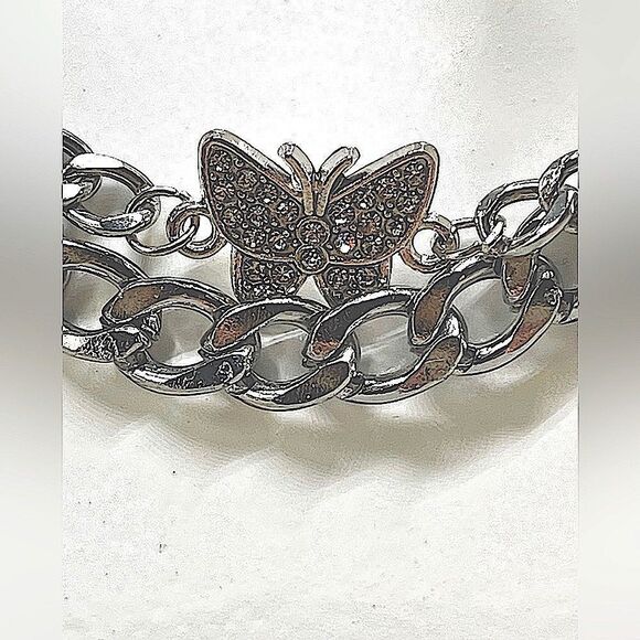 3 Piece Set - Butterfly 🦋 on Silver l Rhinestone adorned l 3 chain Set l New - Picture 9 of 9